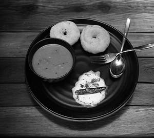 Sambhar Vada [2 Pieces]