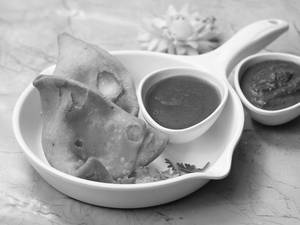 Punjabi Samosa Ka Dhamaka (2 Pcs)