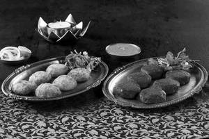 Dahi Labneh Kebab (6 pcs) & Beetroot and Peanut Kebab (6 pcs) Combo