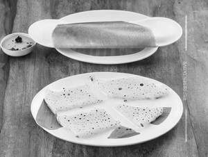 Kori Neer Dosa With Chicken Curry
