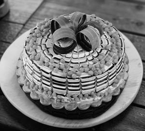 Eggless Butter Scotch With Pineapple Cake (500 gms)