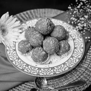 Gond Laddu