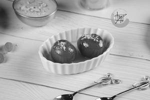 Gulab Jamun With Rabri