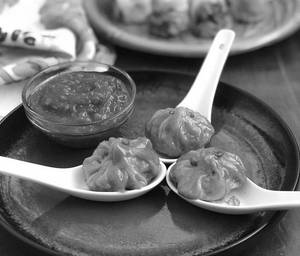 Schezwan Chilli Chicken Momos [6 Pcs]