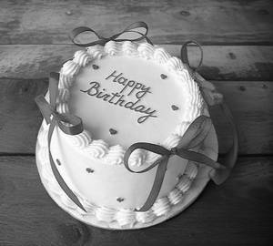Happy Birthday Cake (1kg)