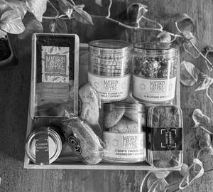 Eggless Medium 2 Hamper