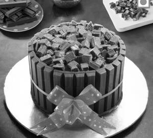 Kitkat cake
