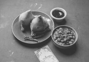 Samosa (2 Pcs) With Chola
