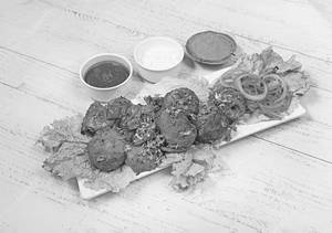 Tandoori Achari Paneer Momos