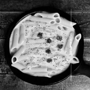 Bechamel pasta in white sauce