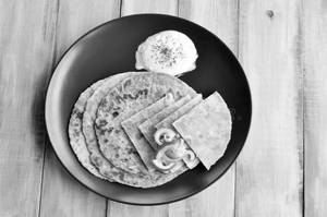 Plain Paratha With Aloo Sabji & Pickle (2 Pcs )