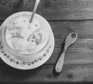 Custard with fruits