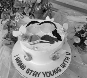 Customised Couple Cake (Prepration Time 1-2 Days After Ordering)(800 gms)