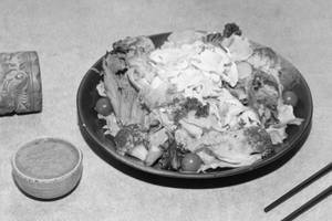 Buta Shaboo Goma Salad ( Half )