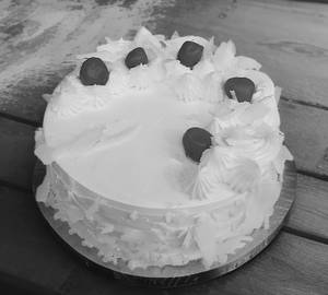 White Forest Cake 500g