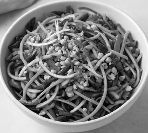 Uncooked Pad Thai Salad{Protein: 8G | Carbs: 20G | Fat: 10G | Cal-220}