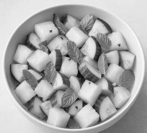 Pineapple Cucumber Salad {{Protein: 2G | Carbs: 18G | Fat: 1G | Cal-90}}