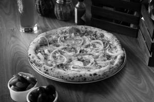Williamsburg Pizza  (BBQ Chicken Pizza)