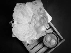 Poori With Egg Curry