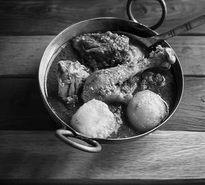 Kolkata Chicken Curry (4 Pieces Chicken 1 Potato)