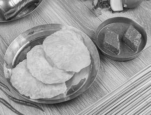 Luchi(3pcs)with Dhokar Dalna(2pc)