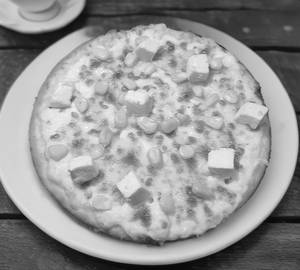 Paneer and corn pizza