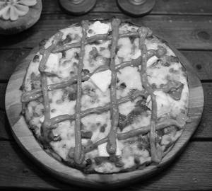 Paneer makhani pizza