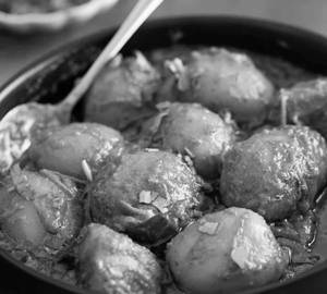 Hing Diye Masala Aloo Dum