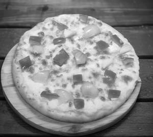 Onion and capsicum pizza