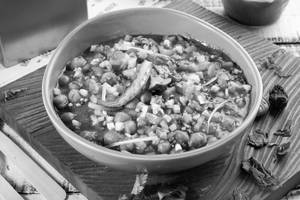 Peepe Wale Chole [700 Gm]