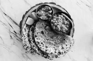 Amritsari Kulcha With Chhole