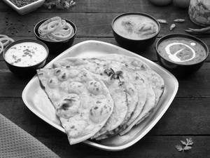 Tandoori Roti - Chicken Curry - Dal Makhani Combo