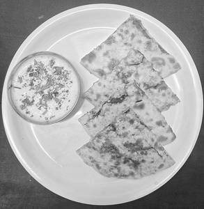 Masala Kulcha With Raita