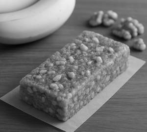 Banana Walnut Energy Bar {Protein: 5G,Carbs:20g,Fat:10g,Cal-200}