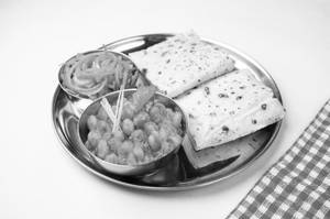 Chatpate Chole - Rumali Roti Combo