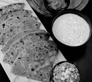 Paneer Paratha [2 Pieces] With Curd