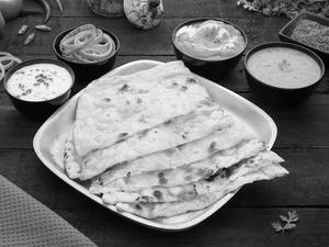 Butter Naan - Butter Chicken Boneless - Yellow Dal Tadka Combo