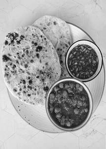 Chola With Stuffed Aloo Kulcha [Serves 1]