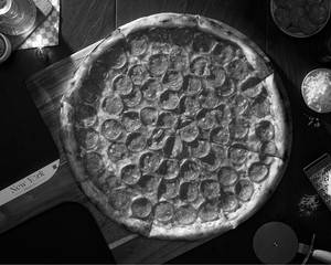 Pepperoni Pizza (18 Inches)