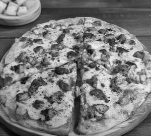 Chicken cheese pizza