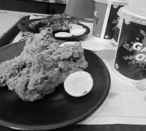 Fried chicken leg bucket