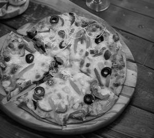 Cheese and corn pizza