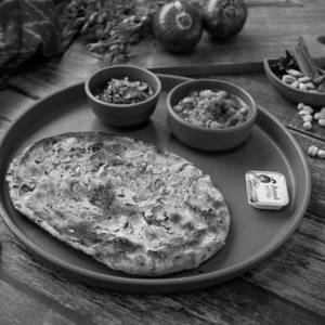 Aloo Pyaaz Kulcha