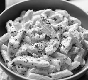 White sauce chicken pasta