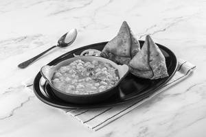 Punjabi Samosa With Ragda