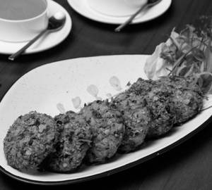 Chanajor Garam Tikki