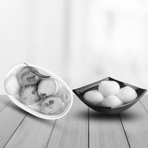 4 Pcs Pyaz Kachori + 4 Pcs Sponge Rasgulla