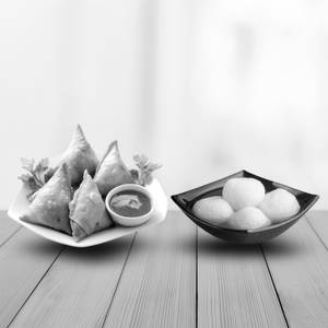 4 Pcs Samosa + 4 Pcs Sponge Rasgulla