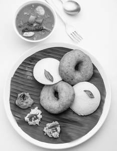 Idli Vada [2 Pieces]