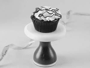 Chocolate Raspberries And Cream Cupcakes (box of 6) Eggless